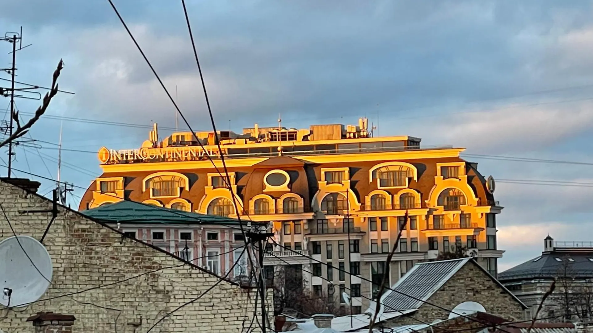 Apartment Top Location ★ Fabulous View ★ Close To Everything Kyiv