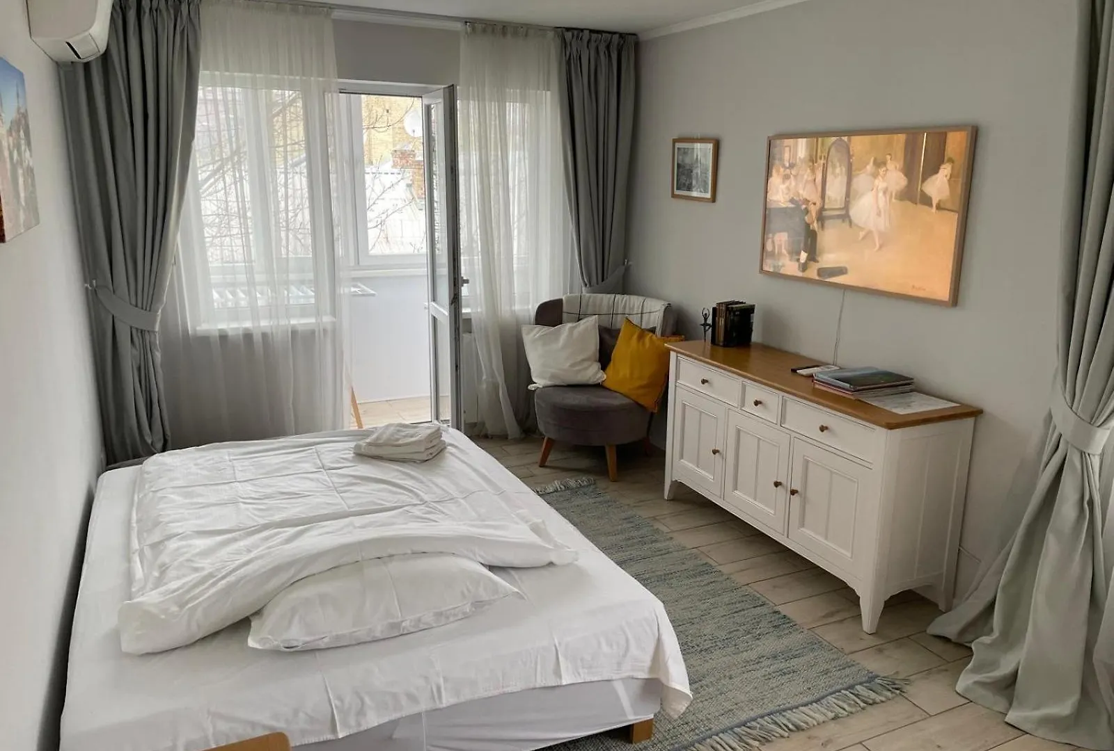 Apartment Top Location ★ Fabulous View ★ Close To Everything Kyiv
